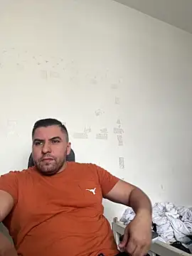 Snapshot of raulgzz4 chatting on April 4, 2026, 7:22 pm raulgzz4 online show from April 4, 2026, 7:22 pm