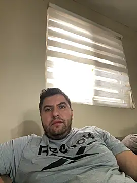 Snapshot of raulgzz4 chatting on April 28, 2026, 3:28 pm raulgzz4 online show from April 28, 2026, 3:28 pm