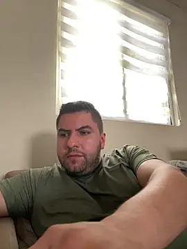 Snapshot of raulgzz4 chatting on May 12, 2026, 6:38 pm raulgzz4 online show from May 12, 2026, 6:38 pm
