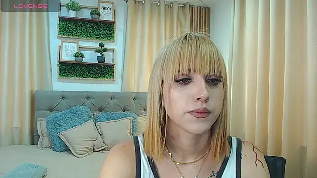 zohet kriss online show from October 14, 2025, 2:29 pm