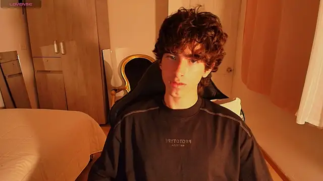 Nude Boy18 online show from September 20, 2025, 9:54 am