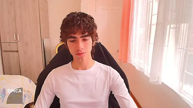 Nude Boy18 online show from September 25, 2025, 3:16 pm