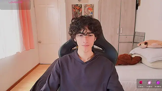 Nude Boy18 online show from May 16, 2026, 6:39 pm