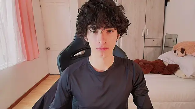 Nude Boy18 online show from May 17, 2026, 8:05 pm