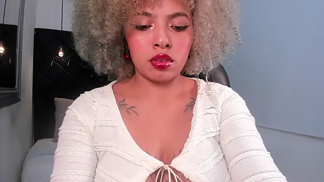 momo ayasse online show from February 16, 2026, 3:24 am