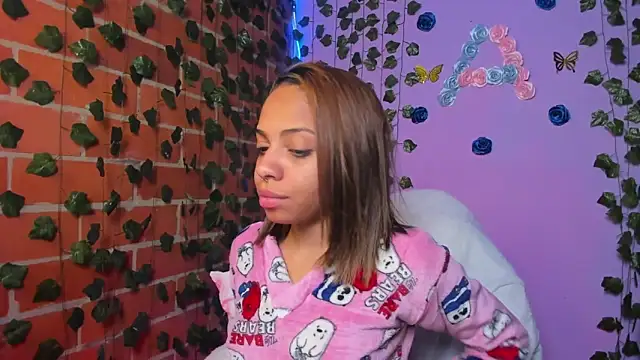 Snapshot of yumi_hanna chatting on October 26, 2025, 4:18 am yumi hanna online show from October 26, 2025, 4:18 am