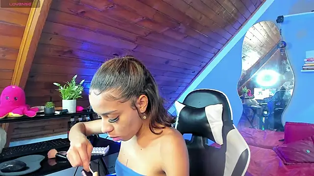 yumi hanna online show from December 14, 2025, 3:34 am