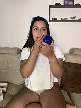 Snapshot of lunita_sweet5 chatting on May 15, 2026, 4:52 am lunita sweet5 online show from May 15, 2026, 4:52 am
