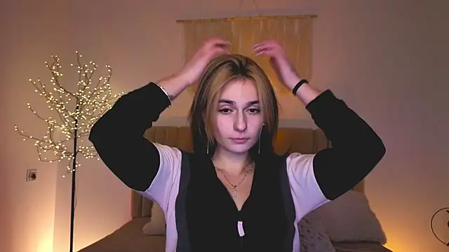 Little mia   online show from March 24, 2026, 10:26 pm