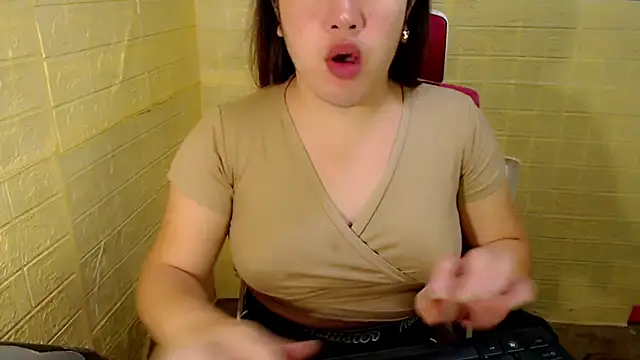 xUrDreamSlutWhore online show from November 4, 2025, 10:09 pm