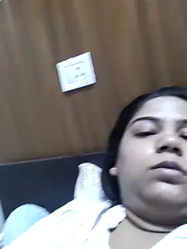 pari hotty online show from October 14, 2025, 8:37 am