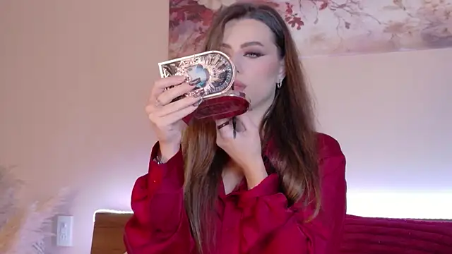Sienna Voss online show from May 17, 2026, 8:27 pm