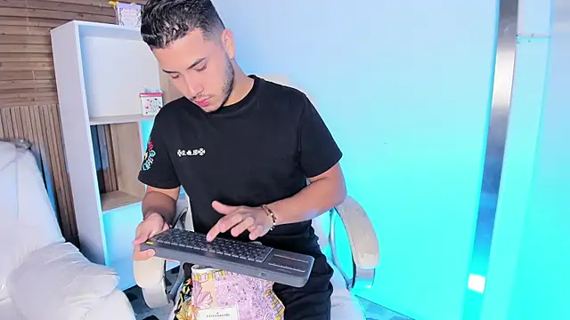 Snapshot of Axel_grey_ chatting on September 11, 2025, 11:54 am Axel grey online show from September 11, 2025, 11:54 am