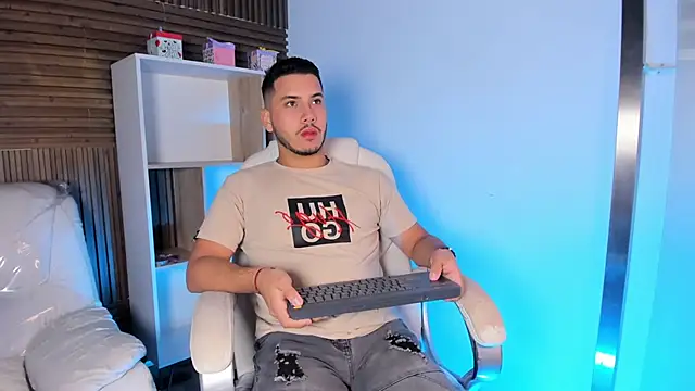 Snapshot of Axel_grey_ chatting on September 19, 2025, 12:17 pm Axel grey online show from September 19, 2025, 12:17 pm