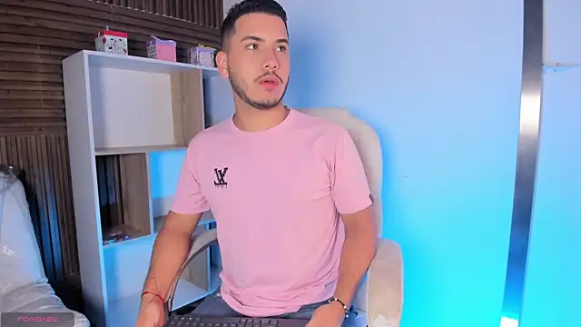 Snapshot of Axel_grey_ chatting on September 24, 2025, 12:19 pm Axel grey online show from September 24, 2025, 12:19 pm