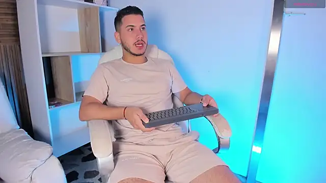 Snapshot of Axel_grey_ chatting on September 26, 2025, 12:20 pm Axel grey online show from September 26, 2025, 12:20 pm