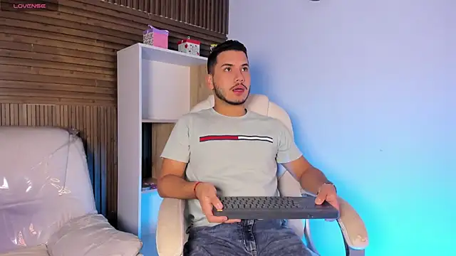 Snapshot of Axel_grey_ chatting on October 1, 2025, 12:22 pm Axel grey online show from October 1, 2025, 12:22 pm