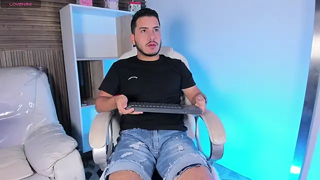 Snapshot of Axel_grey_ chatting on October 8, 2025, 12:14 pm Axel grey online show from October 8, 2025, 12:14 pm