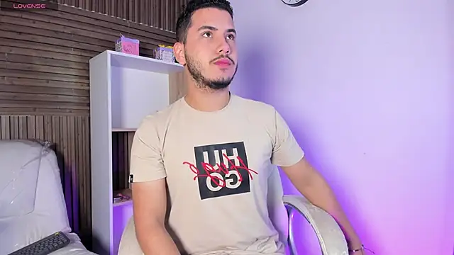 Snapshot of Axel_grey_ chatting on October 9, 2025, 12:03 pm Axel grey online show from October 9, 2025, 12:03 pm