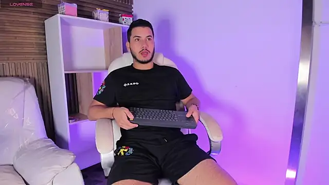 Snapshot of Axel_grey_ chatting on October 14, 2025, 12:28 pm Axel grey online show from October 14, 2025, 12:28 pm