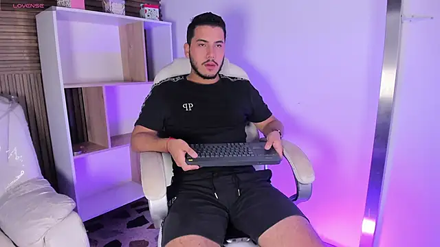 Snapshot of Axel_grey_ chatting on October 16, 2025, 12:17 pm Axel grey online show from October 16, 2025, 12:17 pm