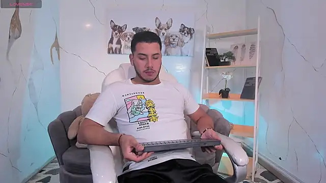 Snapshot of Axel_grey_ chatting on November 1, 2025, 12:29 pm Axel grey online show from November 1, 2025, 12:29 pm