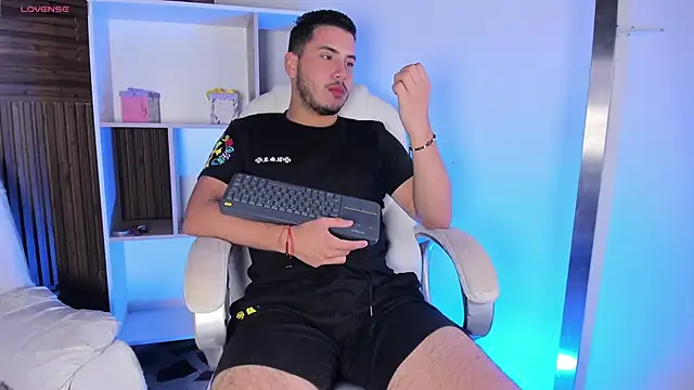 Snapshot of Axel_grey_ chatting on November 4, 2025, 12:37 pm Axel grey online show from November 4, 2025, 12:37 pm