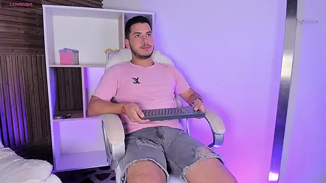 Snapshot of Axel_grey_ chatting on November 5, 2025, 12:49 pm Axel grey online show from November 5, 2025, 12:49 pm