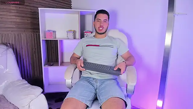 Snapshot of Axel_grey_ chatting on November 6, 2025, 12:28 pm Axel grey online show from November 6, 2025, 12:28 pm