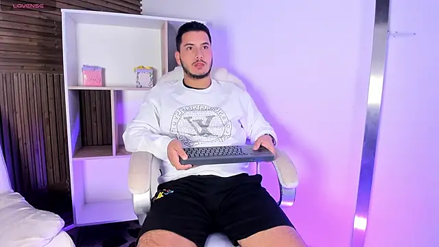 Snapshot of Axel_grey_ chatting on November 9, 2025, 12:58 pm Axel grey online show from November 9, 2025, 12:58 pm