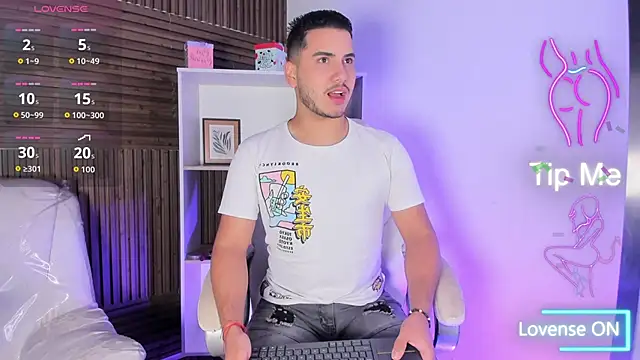 Snapshot of Axel_grey_ chatting on November 21, 2025, 12:15 pm Axel grey online show from November 21, 2025, 12:15 pm