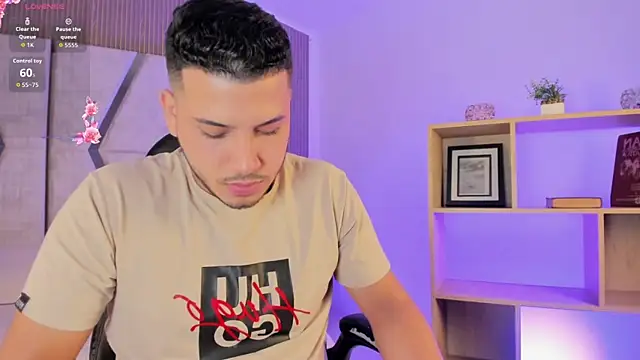Snapshot of Axel_grey_ chatting on July 5, 2026, 5:20 pm Axel grey online show from July 5, 2026, 5:20 pm