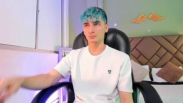 JaydenVillalobos online show from September 17, 2025, 8:32 pm