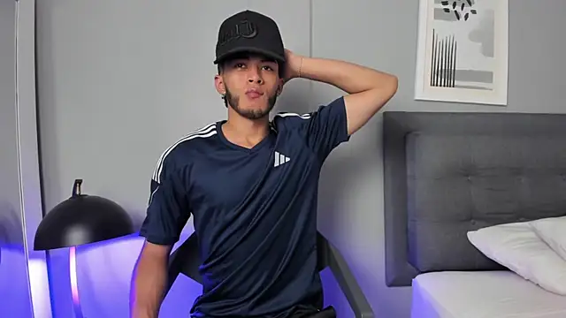 Tylerffoxx online show from April 7, 2026, 8:20 pm