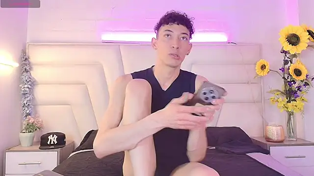 Snapshot of Ashton_Myers chatting on November 6, 2025, 8:43 pm Ashton Myers online show from November 6, 2025, 8:43 pm