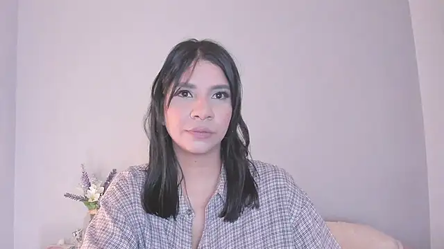 Laura-angeel online show from February 5, 2026, 4:44 pm