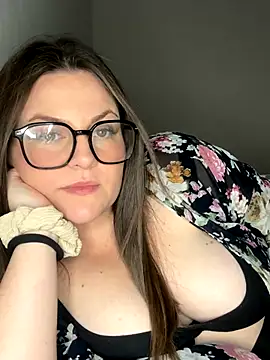 Snapshot of whitequeen_xxx chatting on November 18, 2025, 8:24 pm whitequeen xxx online show from November 18, 2025, 8:24 pm