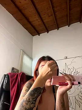 Snapshot of Paulina-Wells chatting on October 27, 2025, 10:03 pm Paulina-Wells online show from October 27, 2025, 10:03 pm