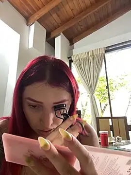 Snapshot of Paulina-Wells chatting on November 6, 2025, 9:15 pm Paulina-Wells online show from November 6, 2025, 9:15 pm