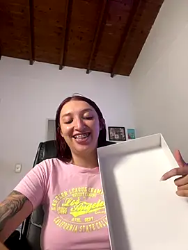 Snapshot of Paulina-Wells chatting on November 18, 2025, 9:19 pm Paulina-Wells online show from November 18, 2025, 9:19 pm