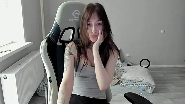 minadzukii online show from September 12, 2025, 5:18 am