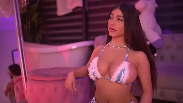 BellaNoirre online show from December 4, 2025, 6:38 pm