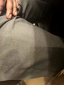 hotboy43339 online show from October 27, 2025, 9:13 am