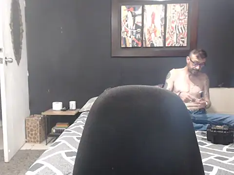 Dara-montenegro online show from October 6, 2025, 2:31 am