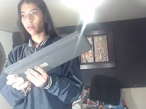 Dara-montenegro online show from October 18, 2025, 12:13 am