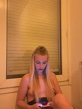 BrumeLove online show from April 30, 2026, 8:57 pm