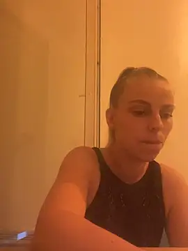 BrumeLove online show from June 17, 2026, 7:59 pm