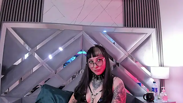 Ravenna666  online show from January 11, 2026, 7:19 pm