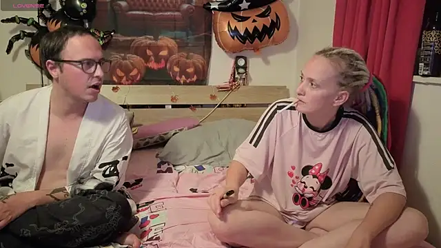 lisa yummi online show from October 22, 2025, 9:14 pm