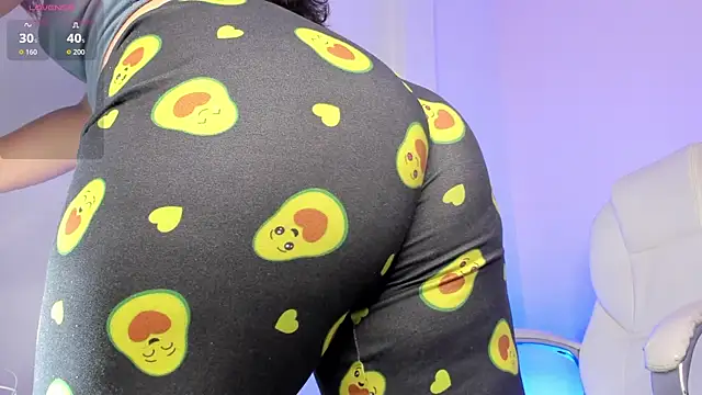 Ariah Walker  online show from November 17, 2025, 1:55 am